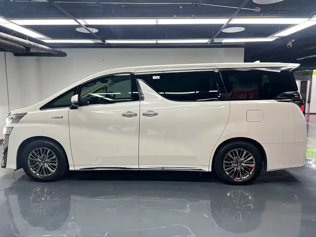 Toyota Vellfire — фото 2