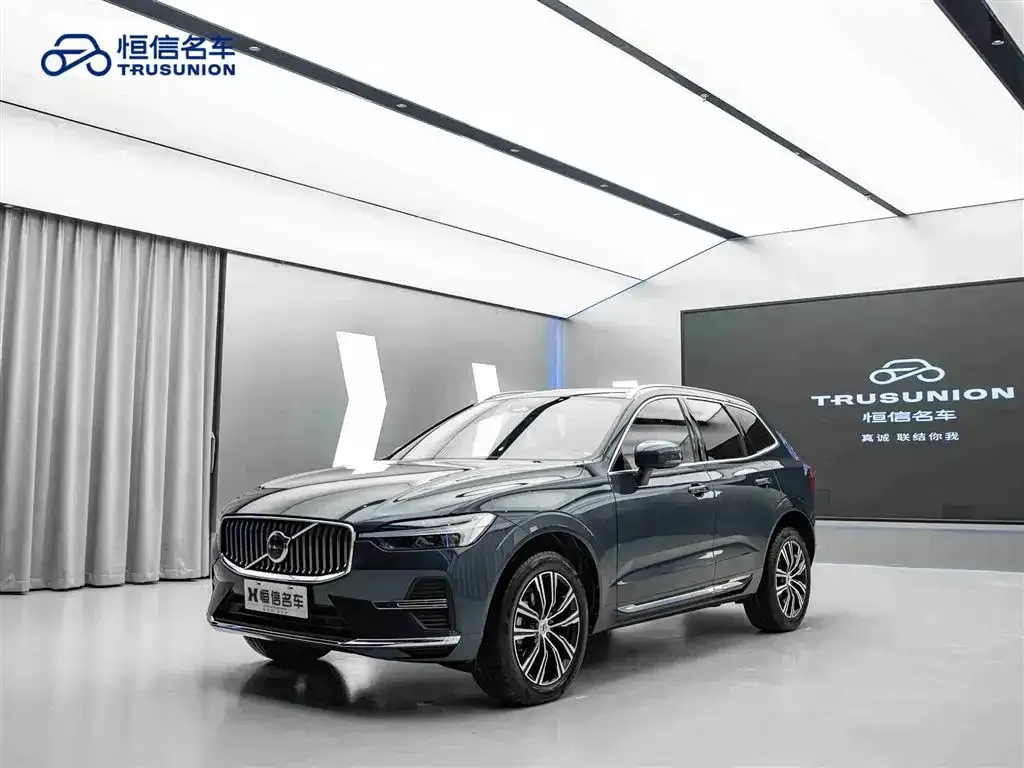 Volvo XC60 — фото 1