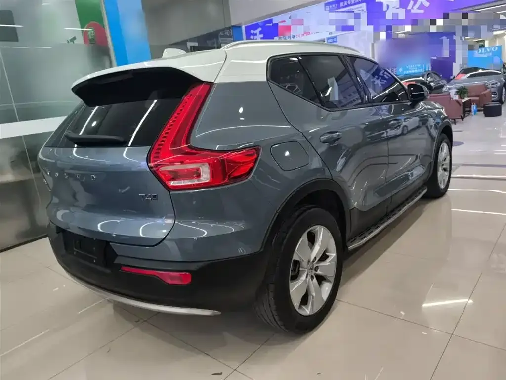 Volvo XC40 — фото 7