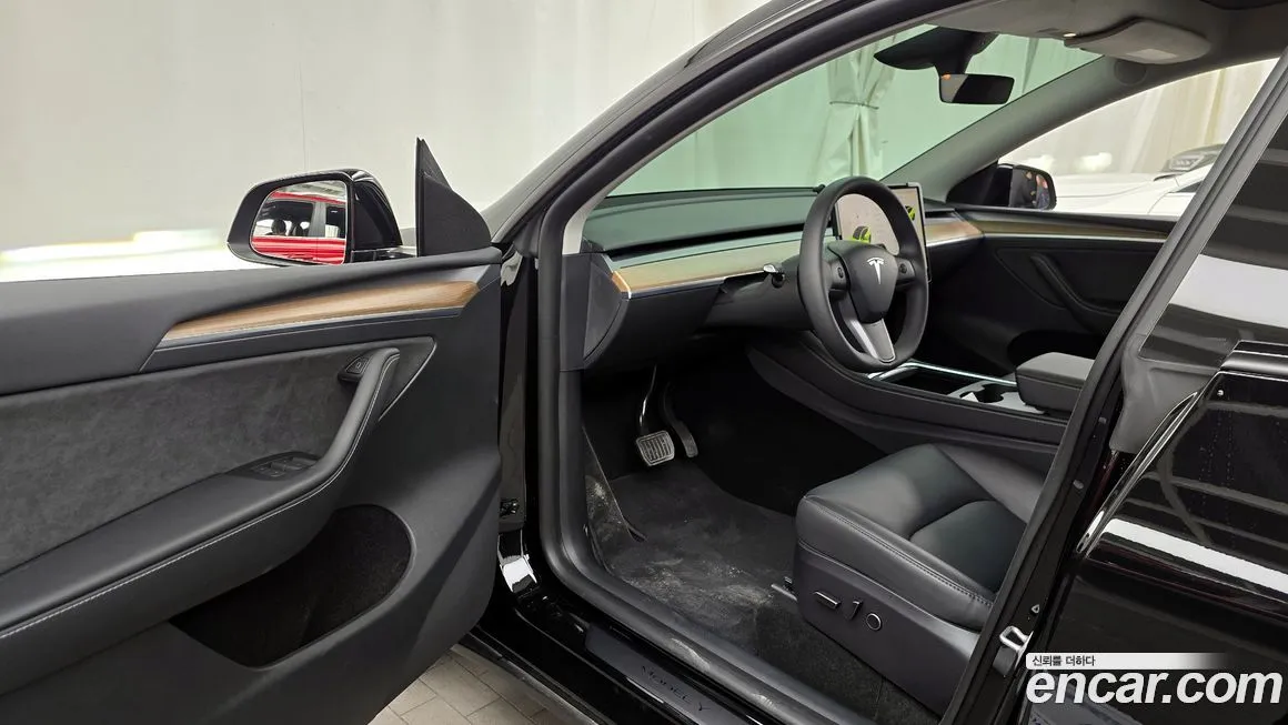 Tesla Model Y — фото 6