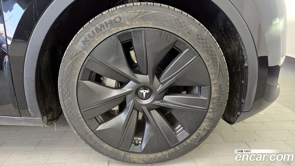 Tesla Model Y — фото 8