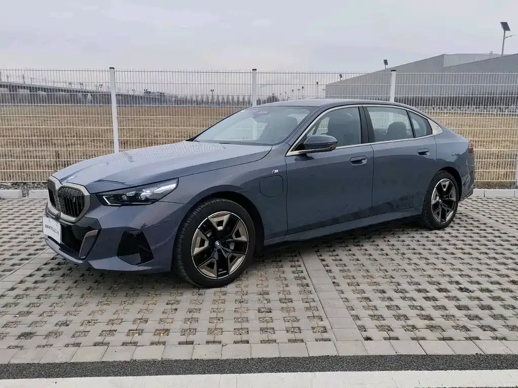 BMW i5 — фото 1