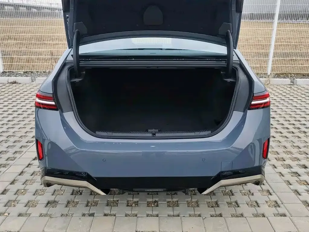 BMW i5 — фото 3