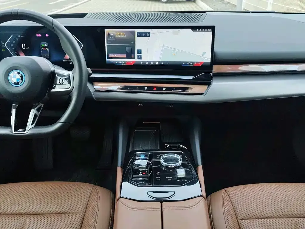 BMW i5 — фото 6