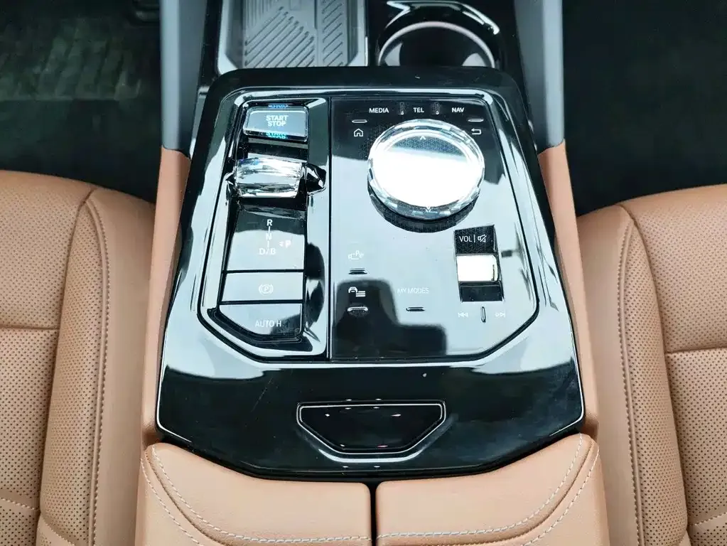 BMW i5 — фото 8