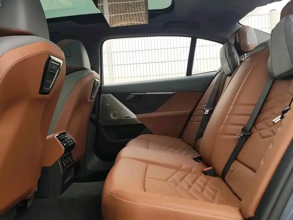 BMW i5 — фото 10