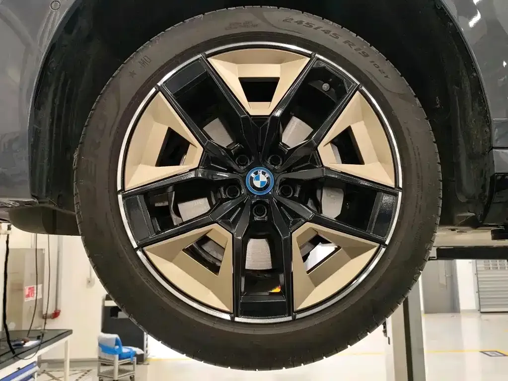 BMW i5 — фото 9
