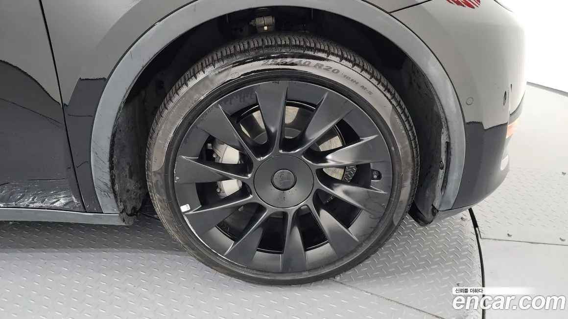 Tesla Model Y — фото 4
