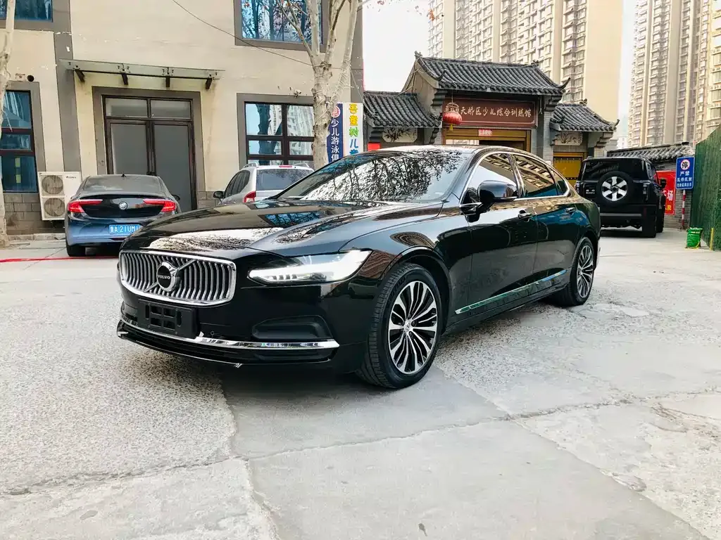 Volvo S90 — фото 1