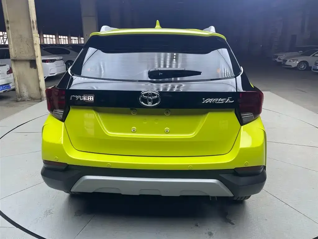 Toyota Yaris L — фото 4