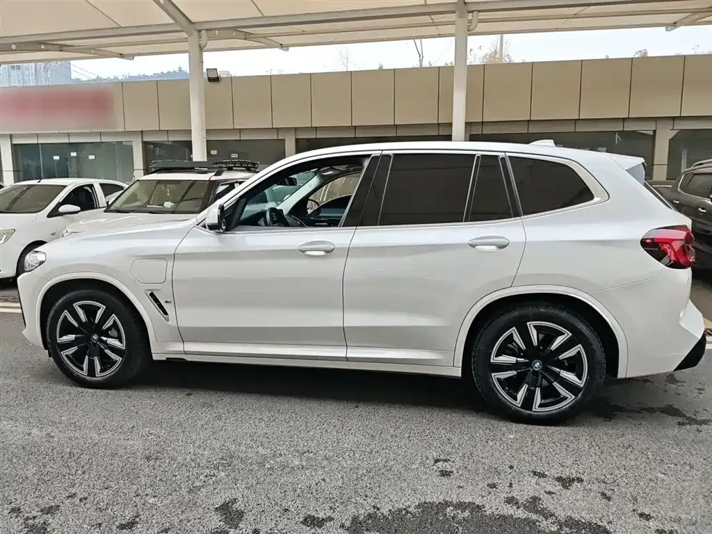 BMW iX3 — фото 5