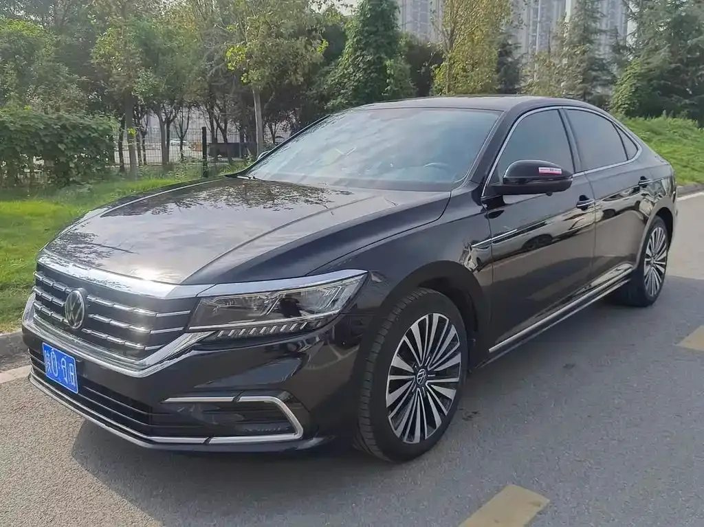 Volkswagen Passat — фото 1