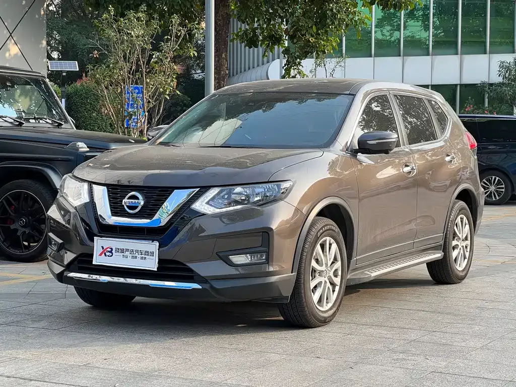 Nissan X-Trail — фото 1