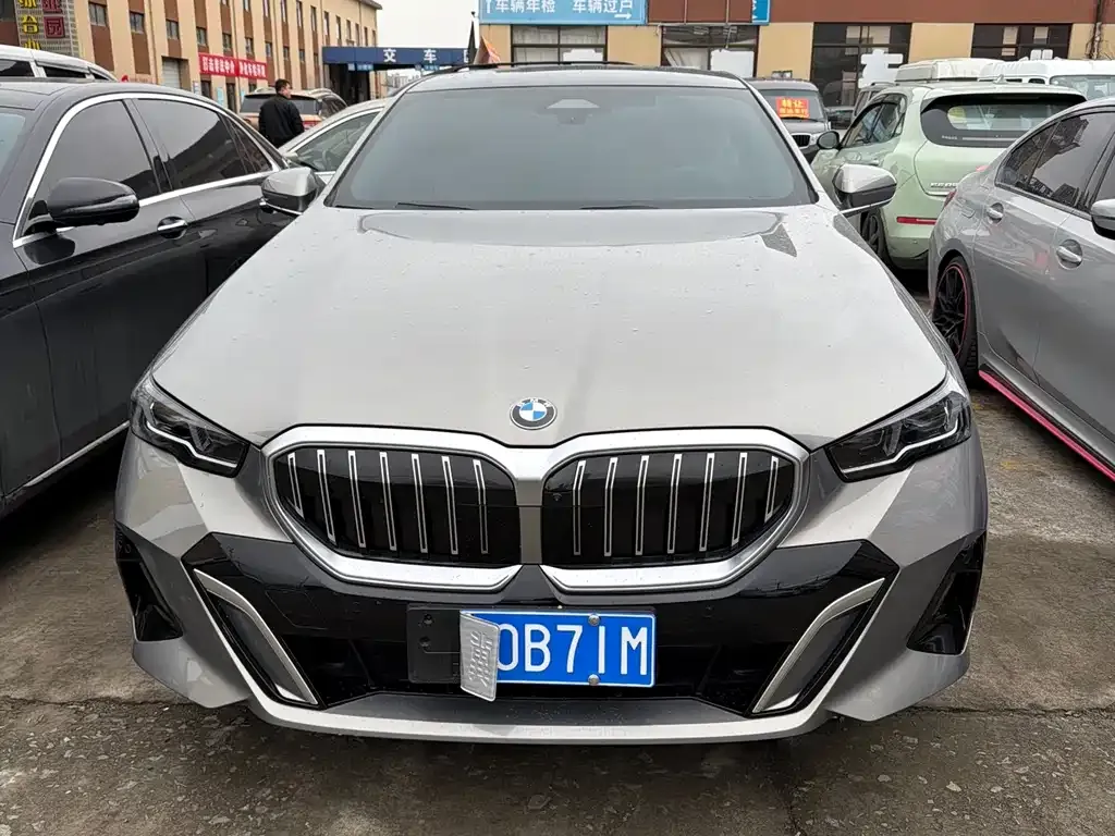BMW 5 Series — фото 10
