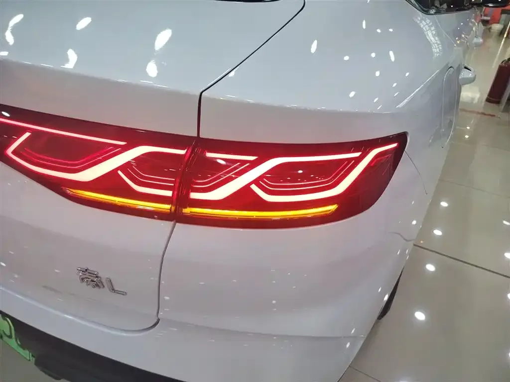 BYD Qin L — фото 9