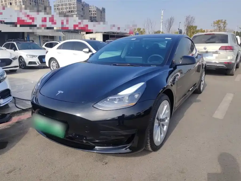 Tesla Model 3 — фото 1