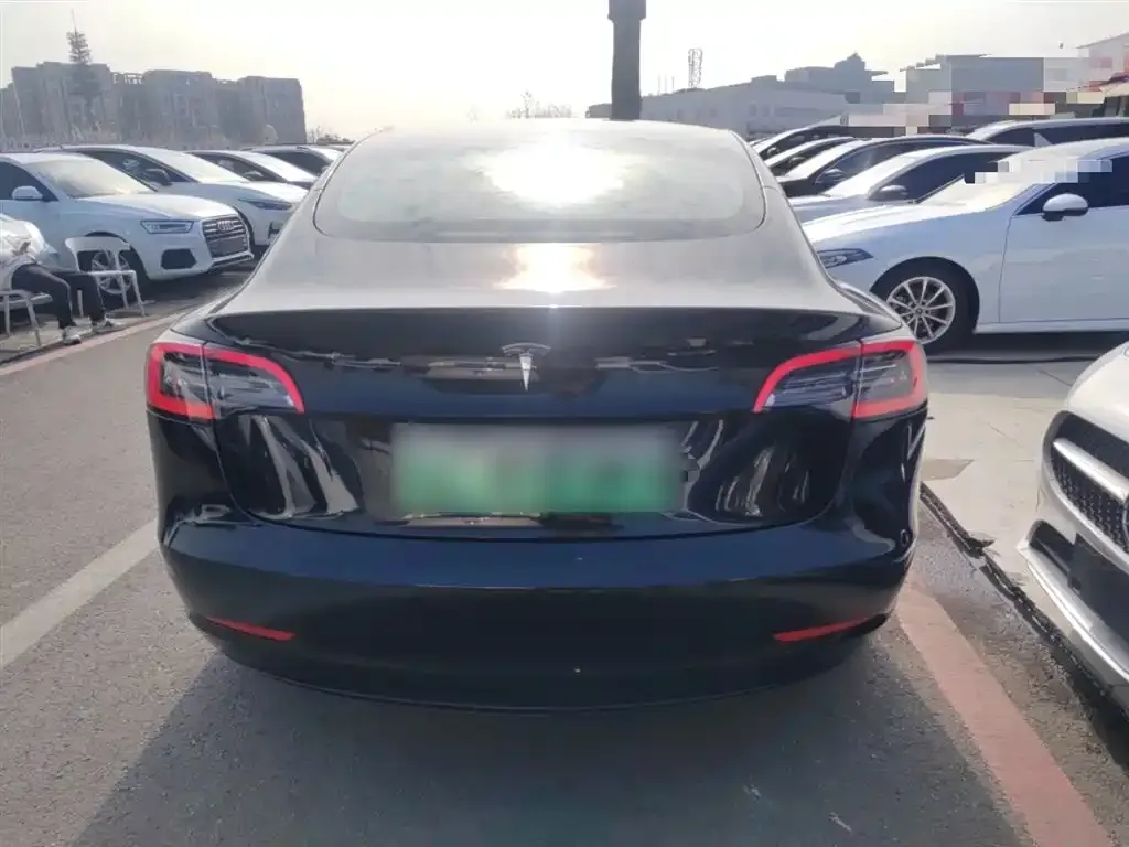 Tesla Model 3 — фото 3