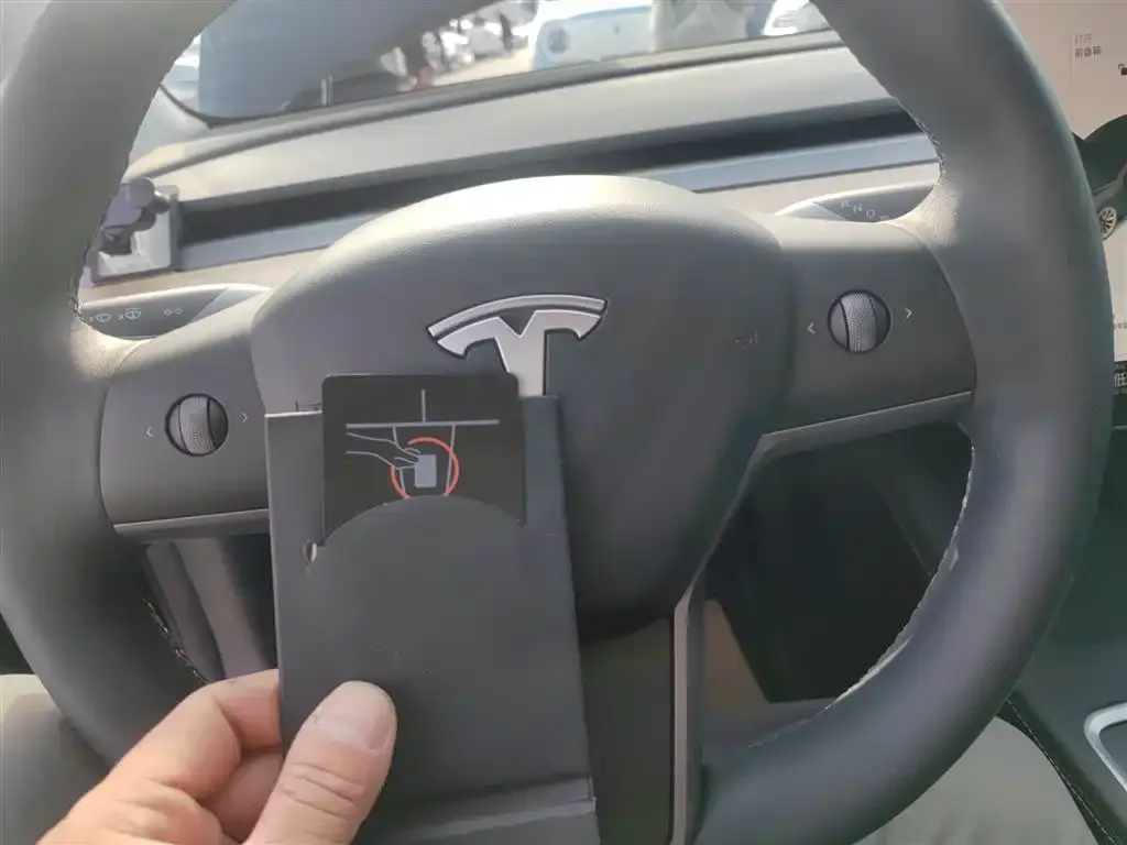 Tesla Model 3 — фото 2