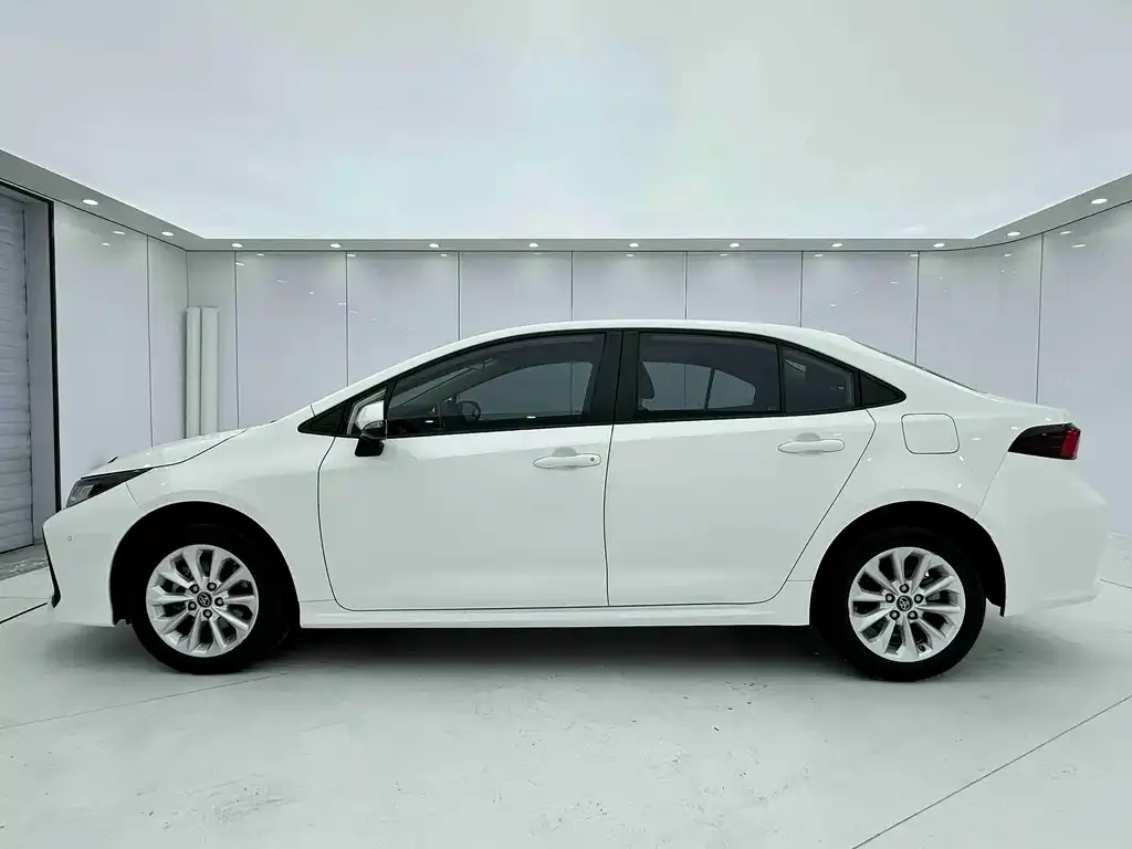 Toyota Corolla — фото 2