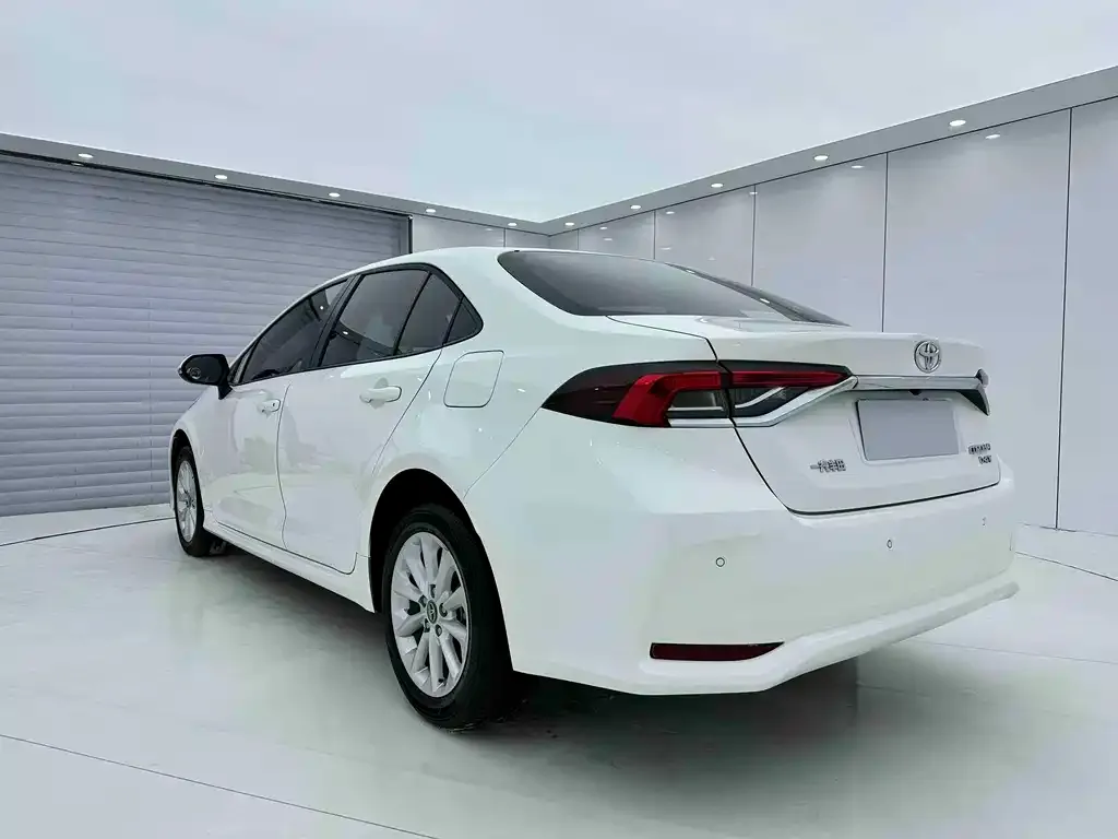 Toyota Corolla — фото 5