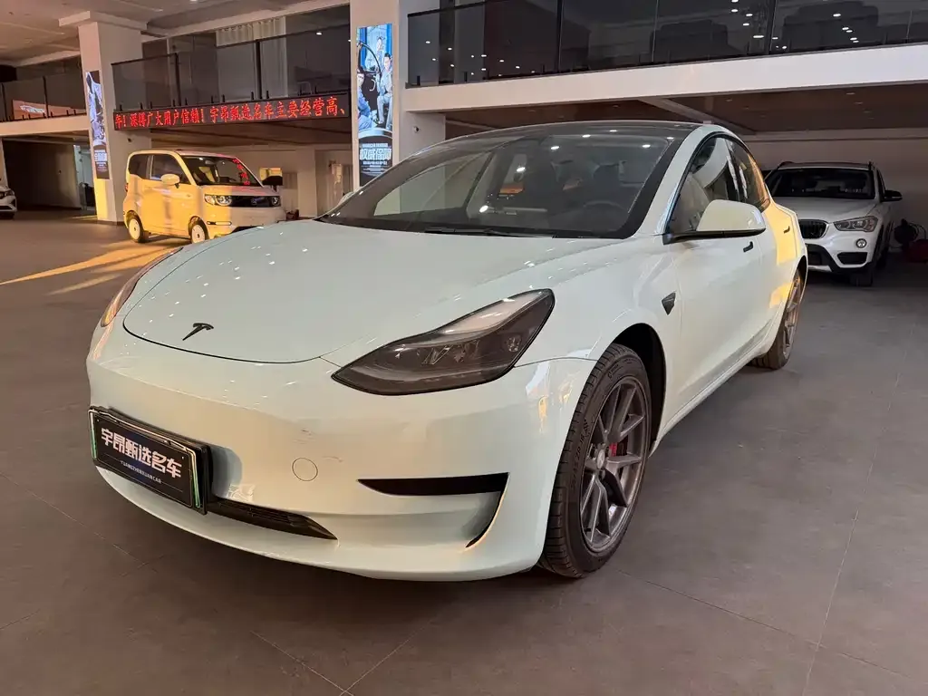 Tesla Model 3 — фото 3