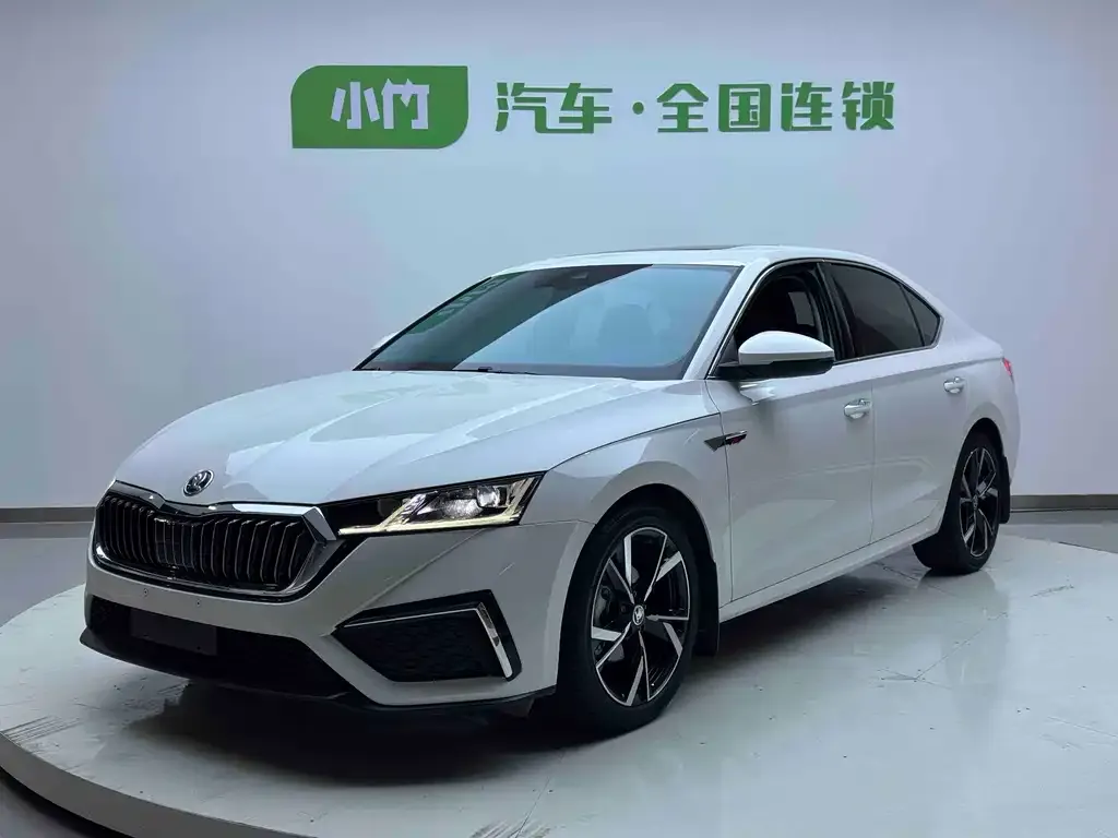 Skoda Octavia — фото 1