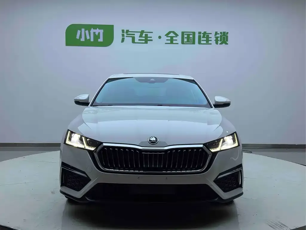 Skoda Octavia — фото 2