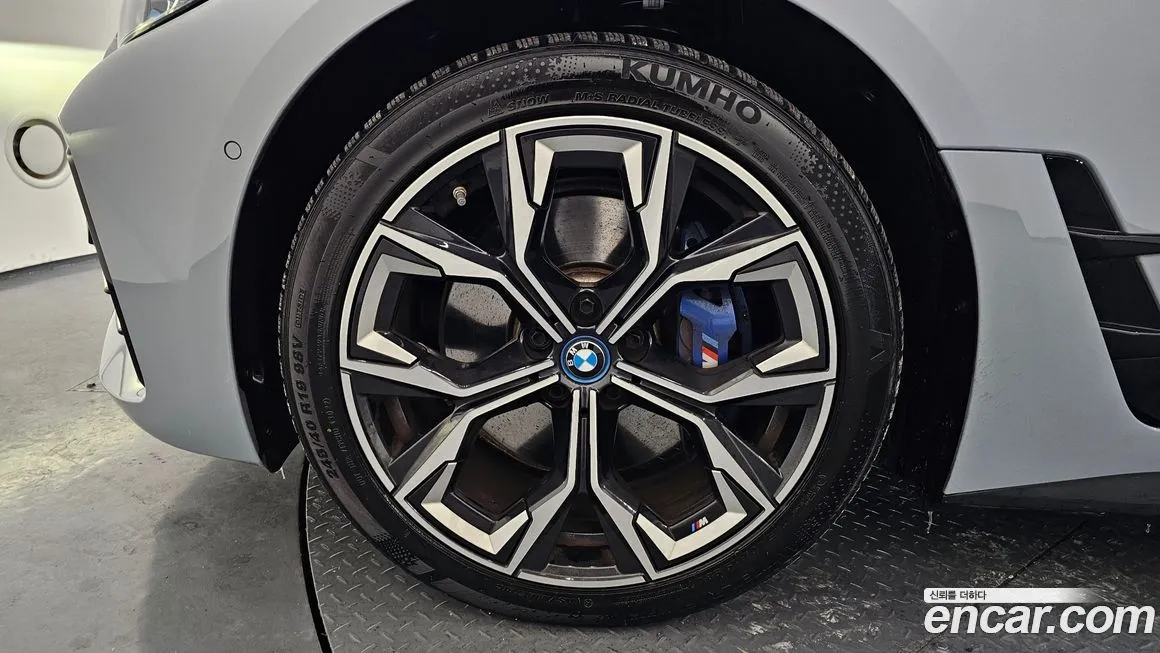 BMW i4 — фото 6