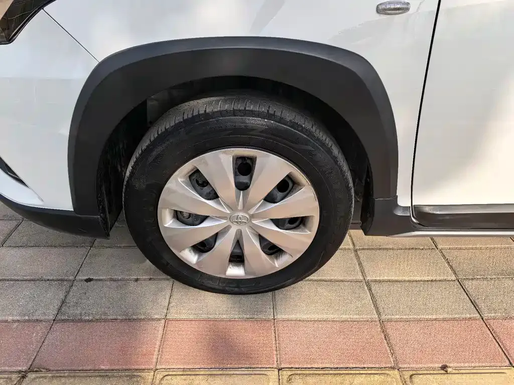 Toyota Yaris L — фото 6