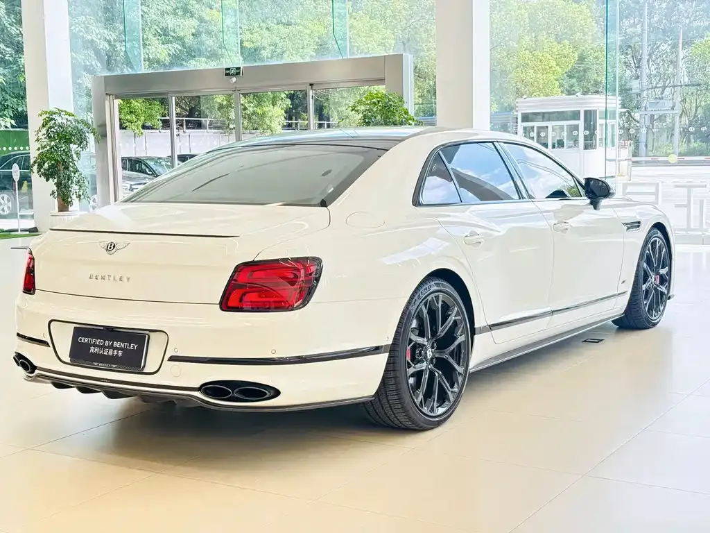 Bentley Flying Spur — фото 6