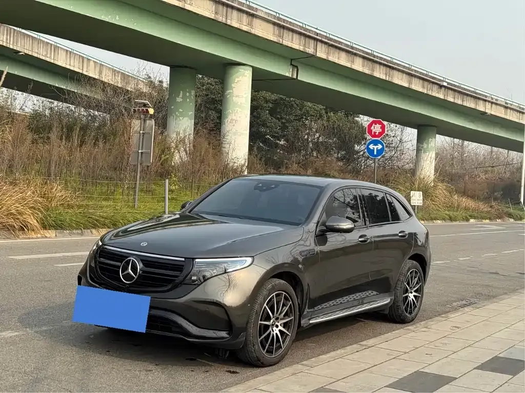 Mercedes-Benz EQC — фото 1