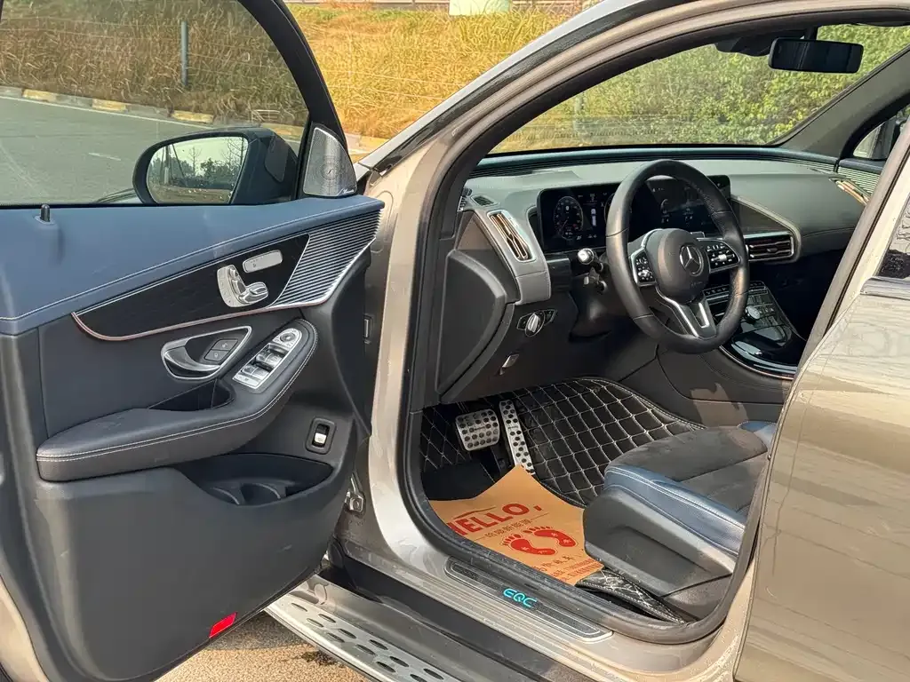 Mercedes-Benz EQC — фото 10