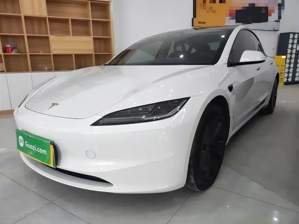 Tesla Model 3 — фото 1