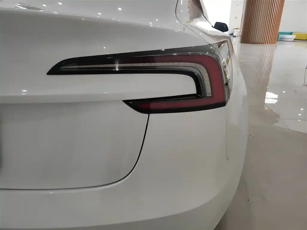Tesla Model 3 — фото 5