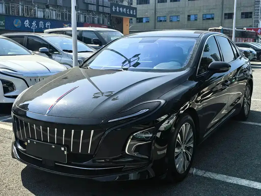 Hongqi E-QM5 — фото 1