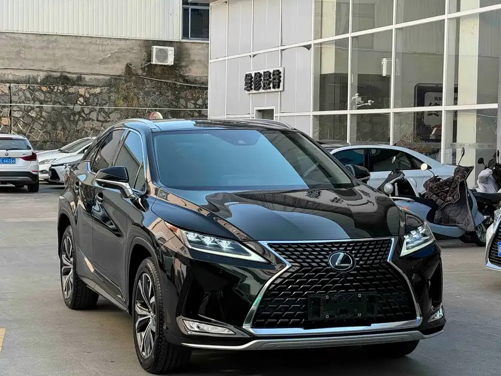 Lexus RX — фото 1