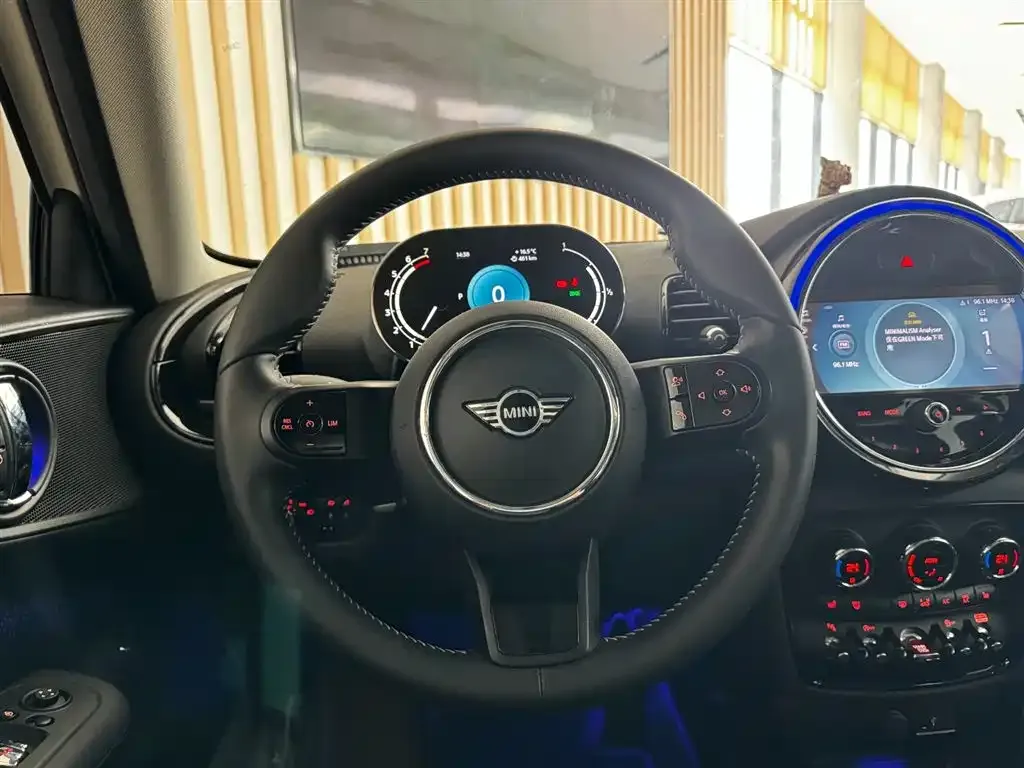 MINI Clubman — фото 9