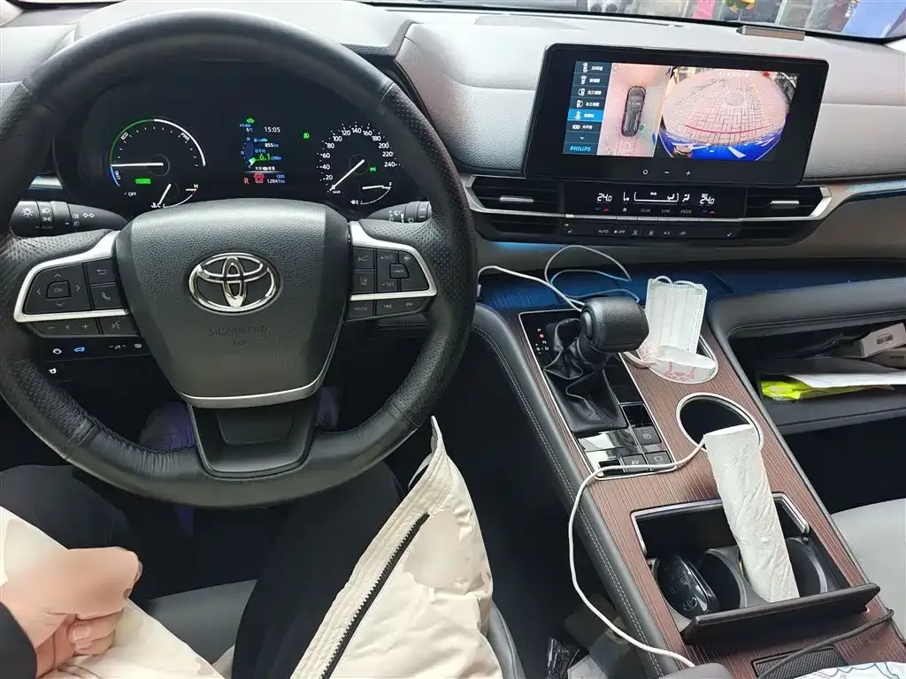 Toyota Granvia — фото 9