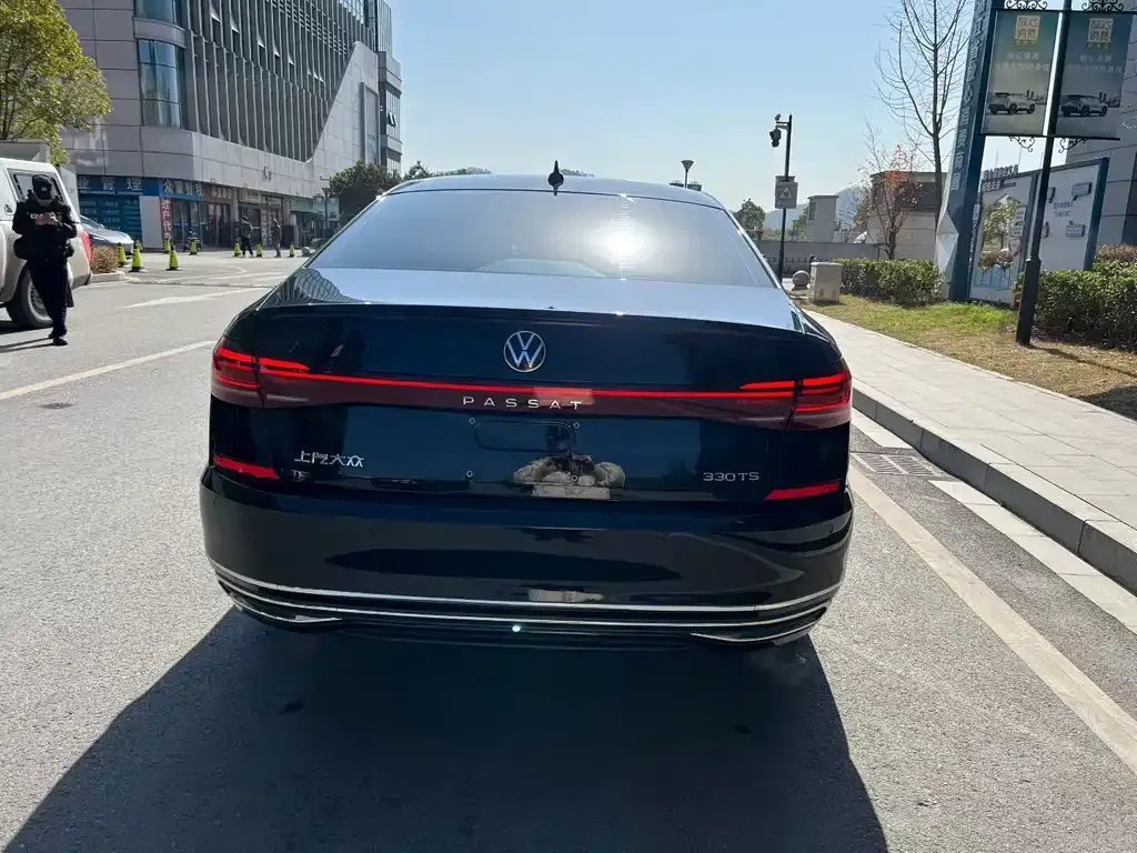 Volkswagen Passat — фото 8