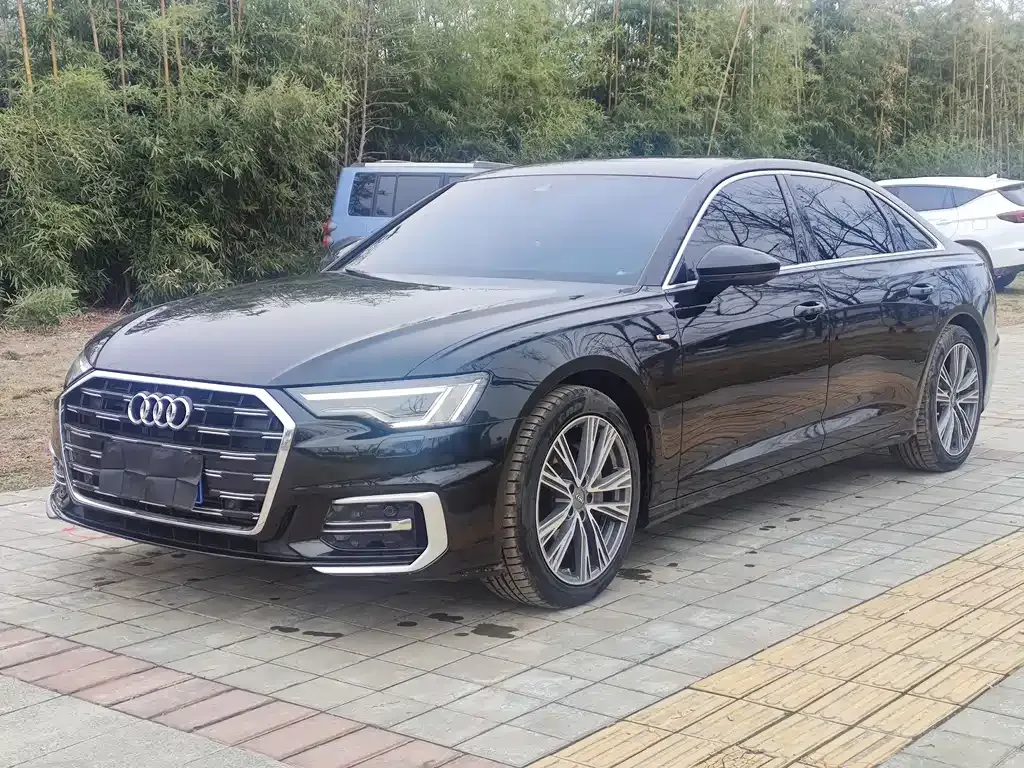 Audi A6L — фото 1