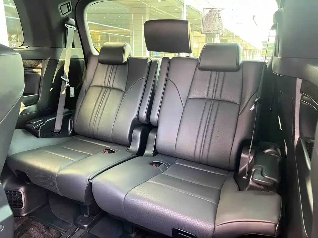 Toyota Vellfire — фото 3