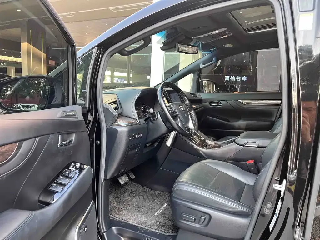 Toyota Vellfire — фото 10