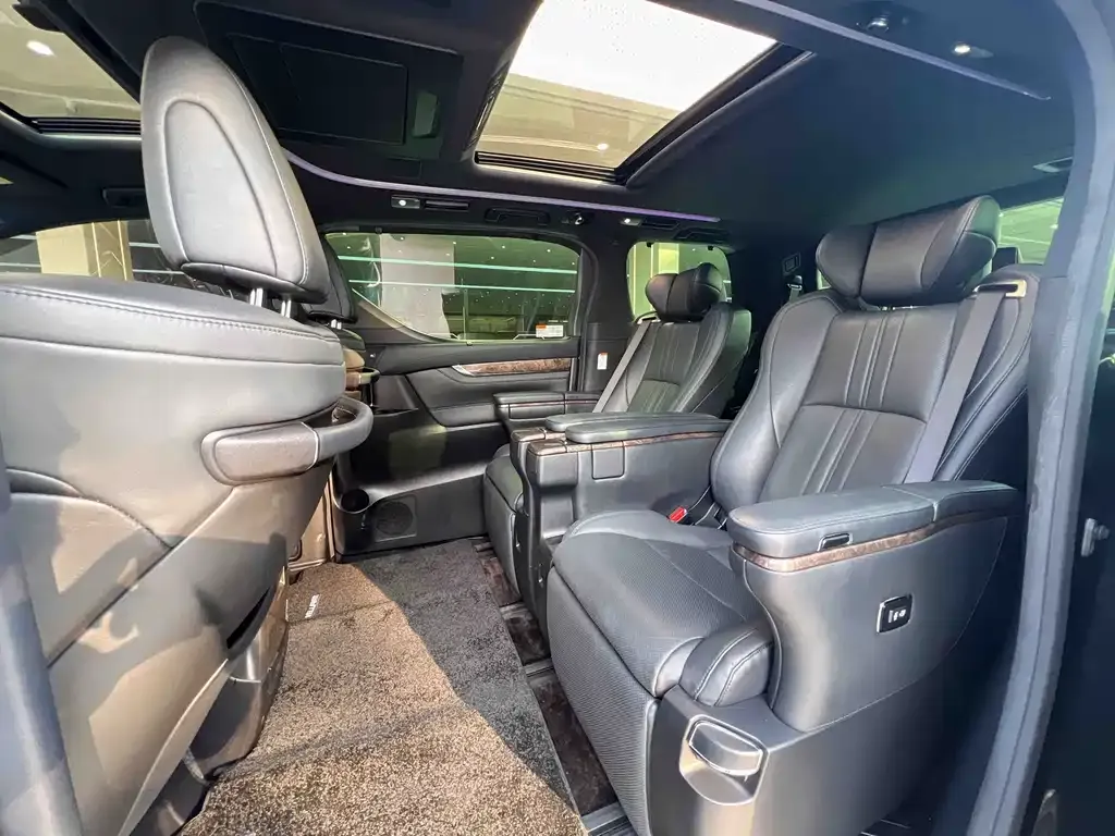 Toyota Vellfire — фото 2