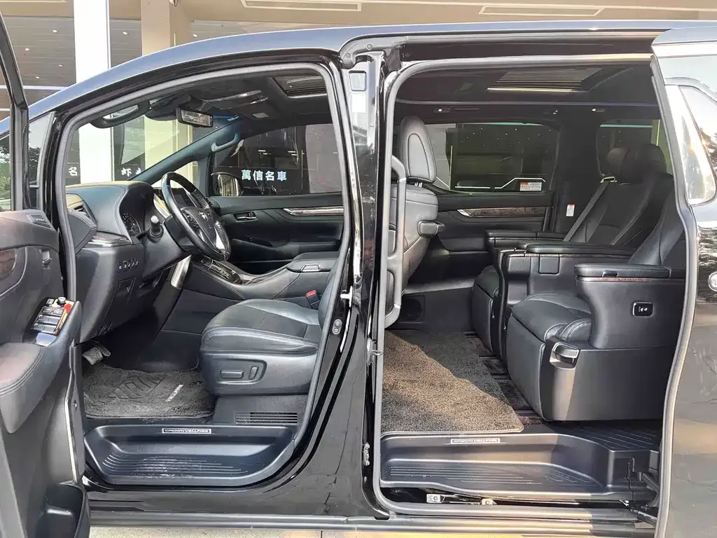 Toyota Vellfire — фото 4