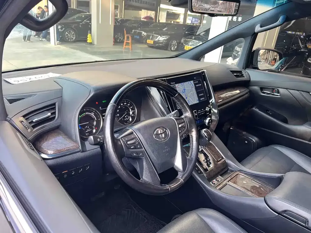Toyota Vellfire — фото 5