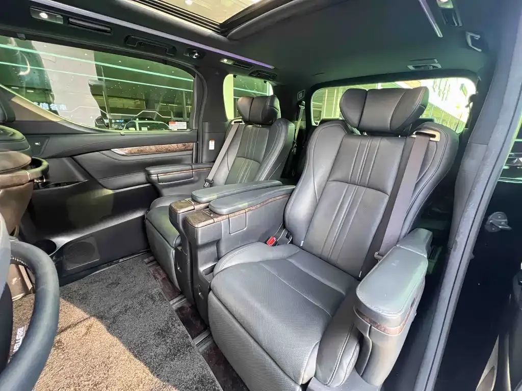 Toyota Vellfire — фото 7