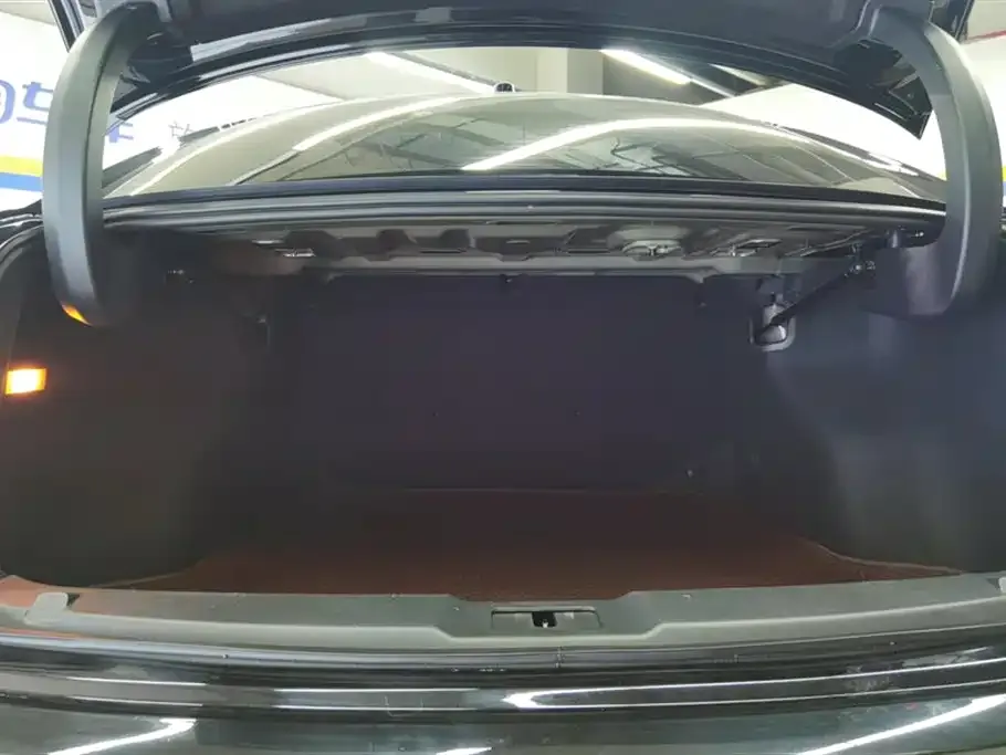 Hongqi E-QM5 — фото 2