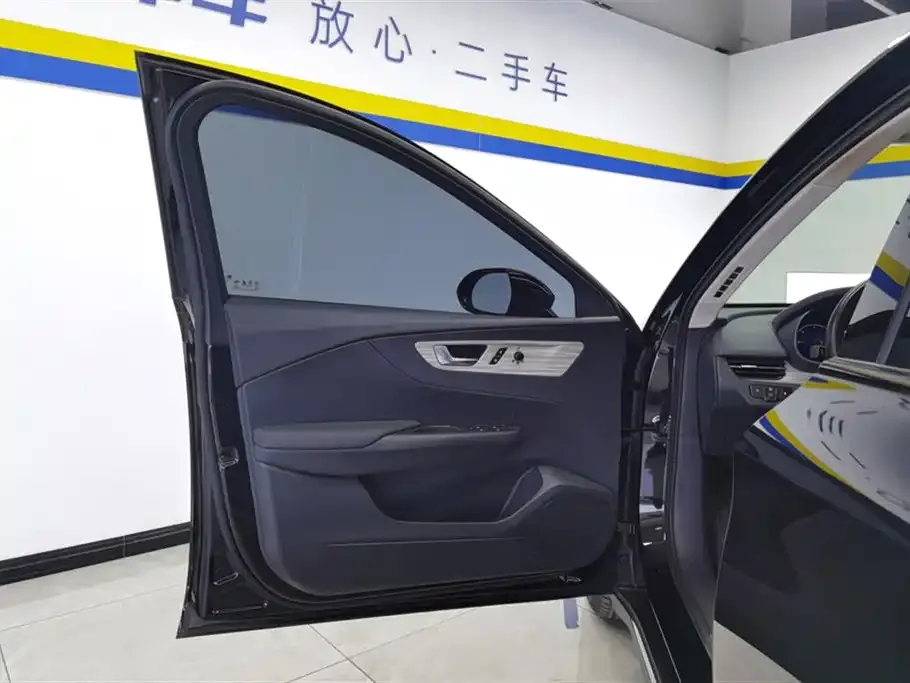 Hongqi E-QM5 — фото 10