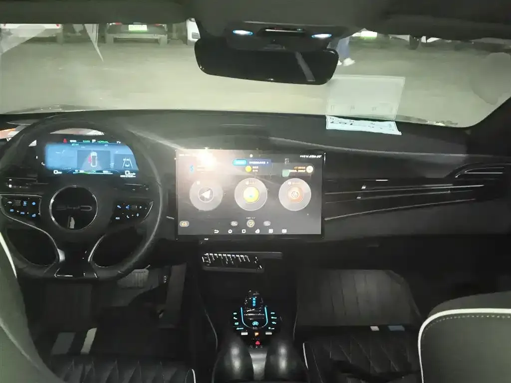 BYD Seal — фото 10