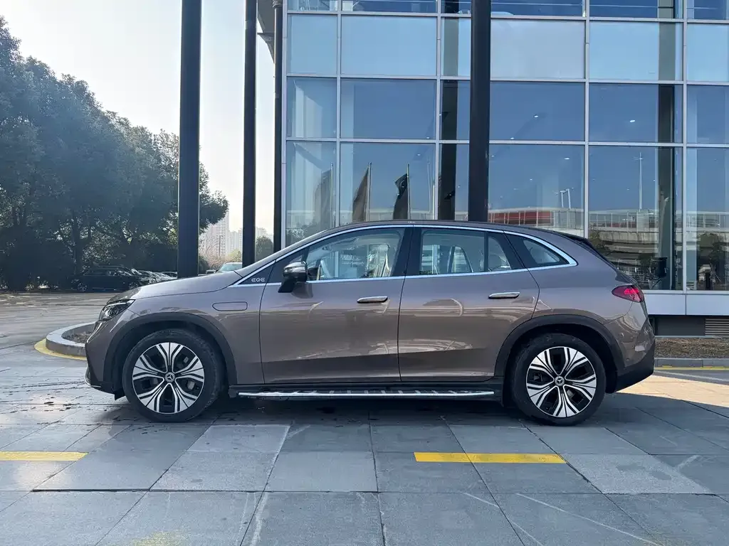 Mercedes-Benz EQE SUV — фото 4